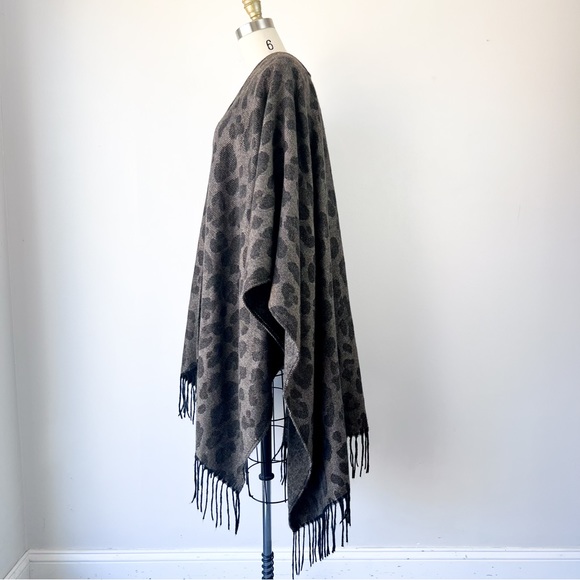 Woolrich • Cheetah Shawl • OS - Picture 5 of 8